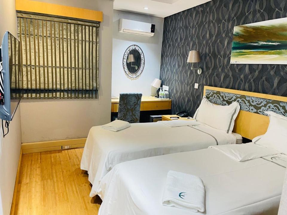 Aquarian Tide Hotel Gaborone Esterno foto
